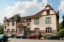 Ansicht mit Haupteingang