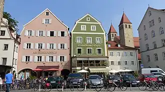 Nordseite mit Türmen Niedermünsterkirche