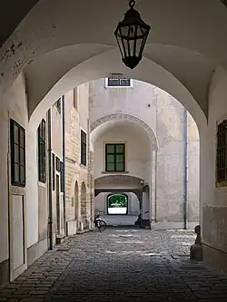 Altes Schloss, Burghof