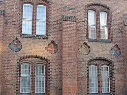 Seitenwand mit Wappenblenden der Zünfte