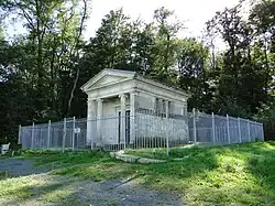 Das Mausoleum oberhalb von Lockwitz