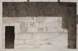 Im Mittelalter wurden die antiken Reliefs mit christlichen Heiligen übermalt. Auf dieser Darstellung nach Franz Christian Gau von 1822 sind noch die oberen Partien der Figuren zu sehen.