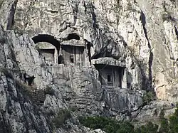 Der Berg Harşena und die Felsengräber der pontischen Könige