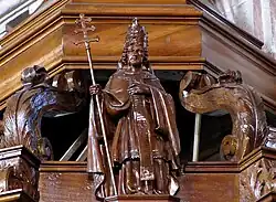 Skulptur des Papstes Gregor der Große auf dem Schalldeckel