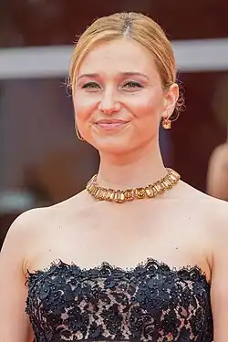 Andrea Waskovics spielt Andors Mutter Klára und Grégory Gadebois Berend, der behauptet sein Vater zu sein