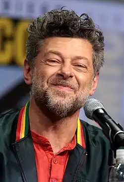 Andy Serkis spielt Snoke.
