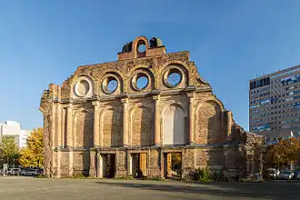 Rückseite des Portikusfragments im Oktober 2015, Ansicht von Südost