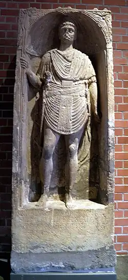 Grabsteine des Annaius Daverzus und des Tiberius Iulius Abdes Pantera im Museum Römerhalle in Bad Kreuznach