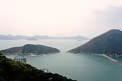 Ap Lei Pai (l.) – 鴨脷排 – Ap Lei Chau (r.) – 鴨脷洲, 2012