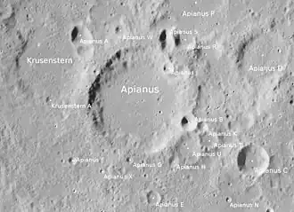Apianus mit Nebenkratern (LROC-WAC)