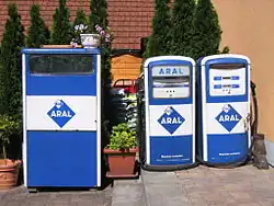 ARAL-Zapfsäulen aus den 1960er Jahren