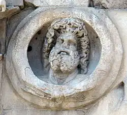 Jupiter Landseite, linker Bogenzwickel