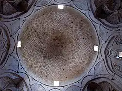 Freitagsmoschee von Ardestan: Blick in den Innenraum und die Kuppel