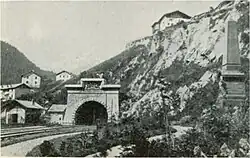 Ostportal des Arlbergtunnels um 1898 (rechts im Bild das Julius-Lott-Denkmal)