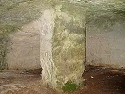 Mittelpfeiler in der zweitgrößten Grabkammer