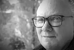 Schwarz-Weiß-Porträt von Armin Steigenberger