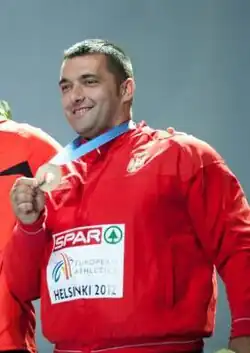 Bronzemedaillengewinner Asmir Kolašinac bei der Siegerehrung