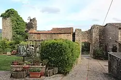 Borgo mit Wehrmauern