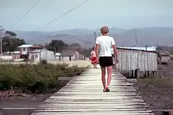 Brücke vom Strand zum Dorf, 1979