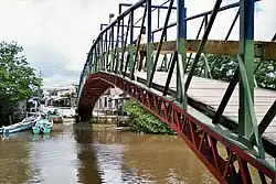 Brücke vom Strand zum Dorf, 2005