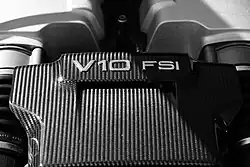 Motorraum des 5.2 FSI V10