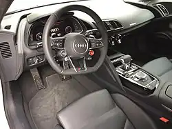 Blick in das Cockpit mit LC-Display