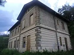 Aufnahmsgebäude 1911, Rückseite talseitig (Aufnahme 2012)