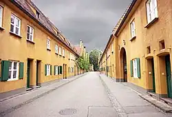 Ursprung des sozialen Wohnungsbaus: Fuggerei Augsburg, Herrengasse, Foto (2017)