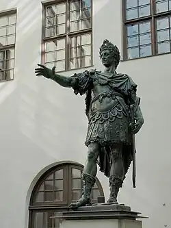 Kaiser Augustus: (vom Rathausplatz)