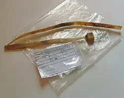 Fragmente von Kabelbindern