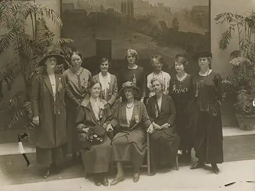 Kongress der International Woman Suffrage Alliance in Rom, 1923 (Australische Delegation, Rischbieth vorne mittig)