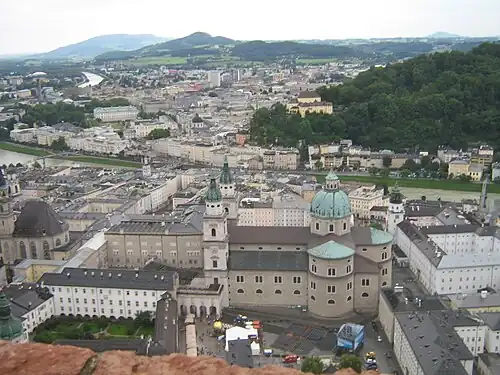 Blick über Dombezirk, Neustadt, Elisabeth-Vorstadt, Itzling gegen Plainberg