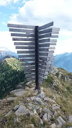 Lawinenverbauungen auf dem Grat zwischen Pizzo Pianché und Croce di Sasso