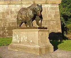 Eine der Bärenfiguren von Lilli Kerzinger-Werth