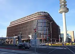 Bürogebäude der Deutschen Bahn und VW-Tower an der Hamburger Allee