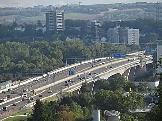 Fertiggestellte oberstromige Brücke im September 2023