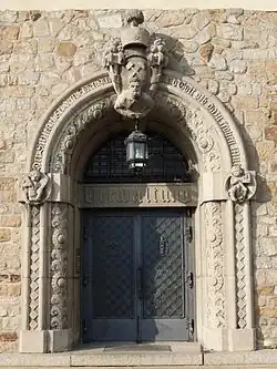 Haupteingang zum Verwaltungsgebäude der BBI