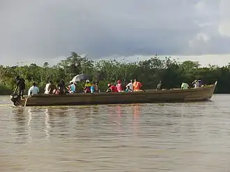 Schiff auf dem Río Atrato bei Beté