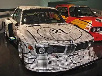 Das von Frank Stella gestaltete BMW Art Car trug beim 24-Stunden-Rennen von Le Mans 1976 die Startnummer 41 und wurde von Brian Redman und Peter Gregg gefahren.