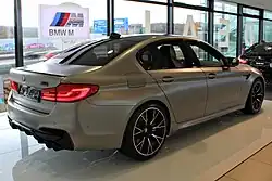 Heckansicht mit aktivem Rücklicht