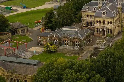 Station B mit Schornsteinrest