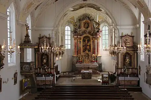 Langhaus und Chor von St. Justina