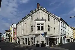 Eckhaus Nummer 28/Bahngasse 2