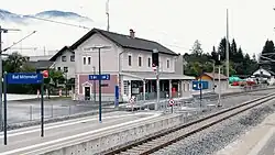 Modernisierter Bahnhof Bad Mitterndorf mit Mittelbahnsteig