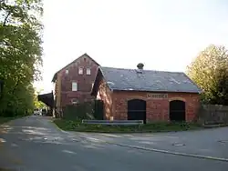 Em­pfangs- und Wirt­schafts­ge­bäu­de (2016)