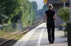 Beispielfoto, wie sich der Effekt auf lineare Strukturen auswirkt, hier deutlich bei den Gleisen.