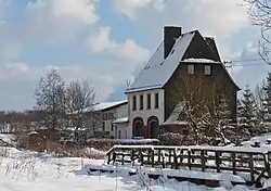 Ehemaliges Empfangsgebäude des Bahnhofs Losheim (Eifel), Winter 2013