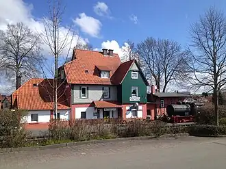 Empfangsgebäude des Bahnhofs Naumburg (2015)