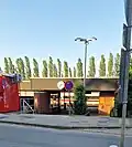 Bahnhof Stelle vom Eingang von der Straße Uhlenhorst. Links ein Video-Reisezentrum.