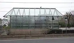 Bahnsteig, Glasüberdachung